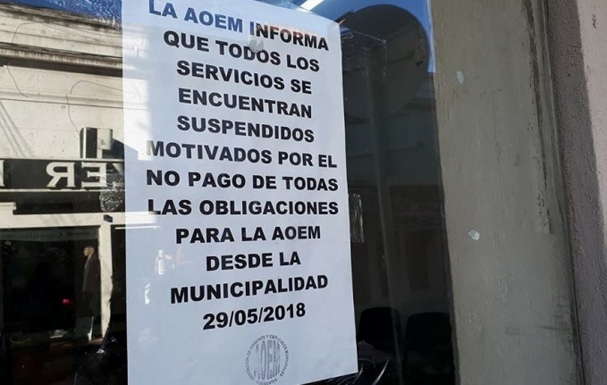 Descuentan aportes a municipales correntinos, pero el gremio cortó los servicios y apuntó al intendente
