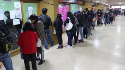 Gran fila de desempleados llegó a la Bolsa de Trabajo de Jujuy
