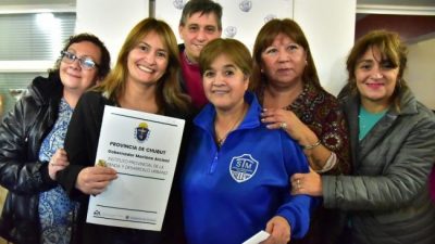El Gobierno del Chubut entregó 22 viviendas a empleados de la Municipalidad de Trelew
