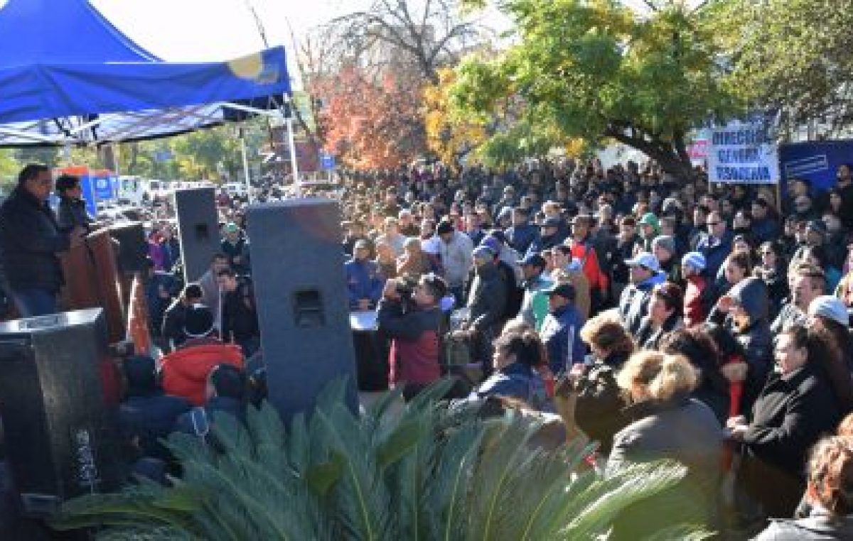 Trabajadores municipales de Resistencia se suman al paro nacional de las dos CTA y Camioneros