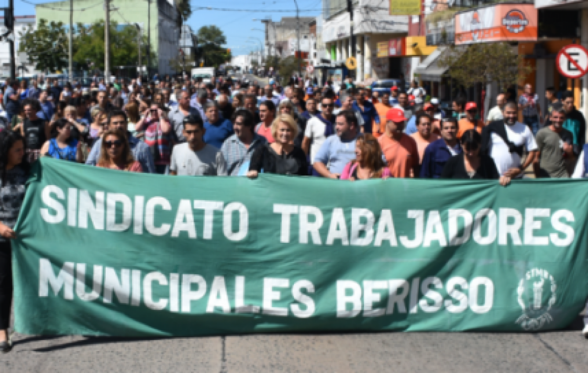 Berisso recibió un “adelanto” para pagar aguinaldos, pero otros municipios lo hicieron con sus fondos