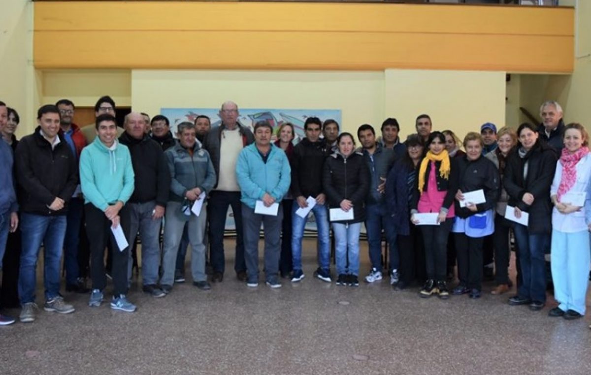A contramano de todos, un intendente de Cambiemos pasó a planta permanente a 25 municipales