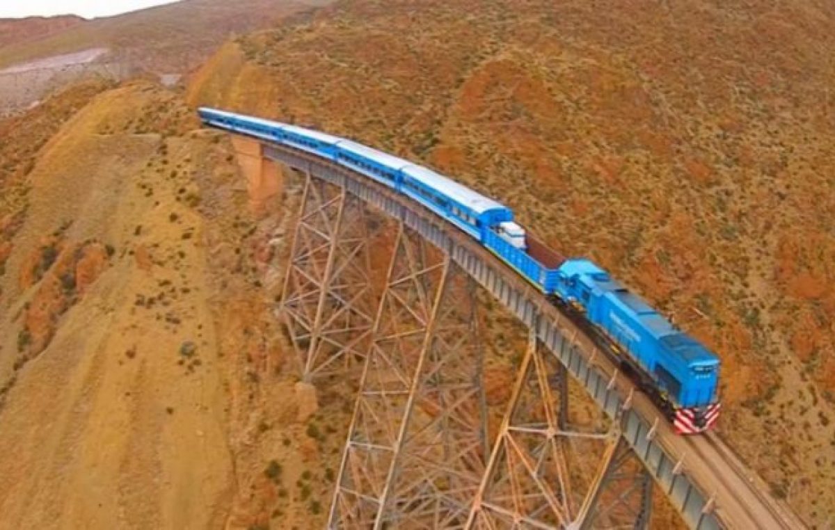 Reconocen el servicio del Tren a las Nubes