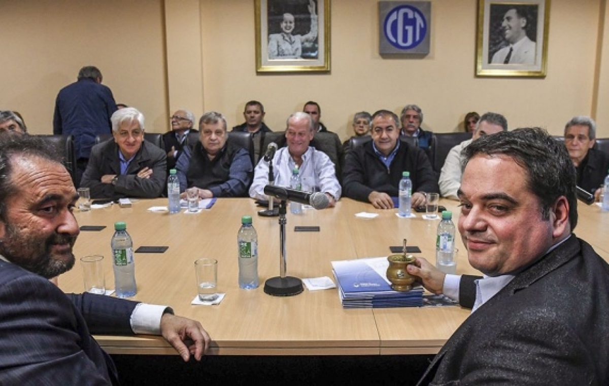 El Gobierno se niega a considerar la suspensión de los despidos