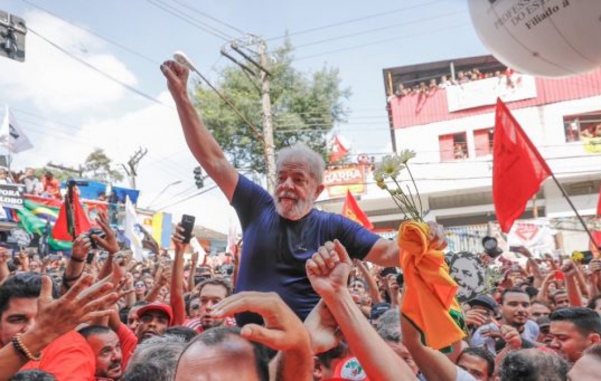 Lula lidera cómodo la intención de voto según una encuesta nueva