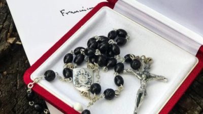 Elecciones en Brasil: el Papa Francisco le envió un rosario al ex presidente Lula Da Silva