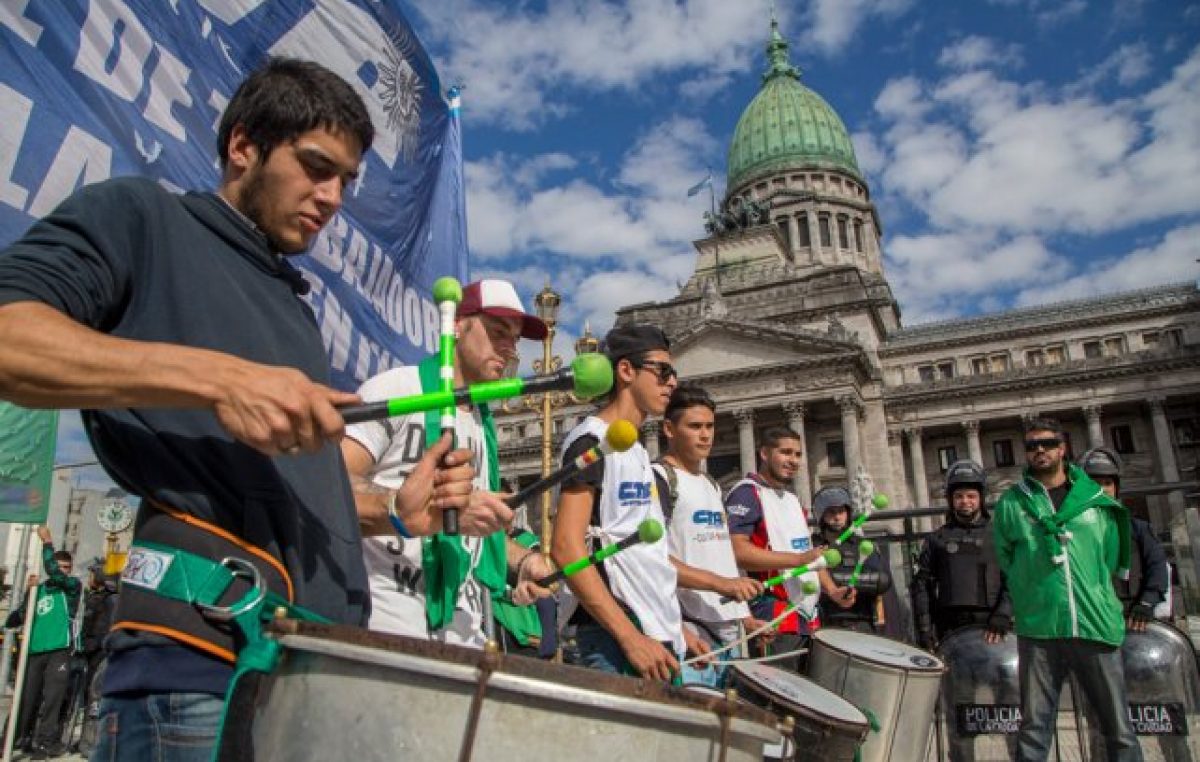 Un paro contra el ajuste y el techo salarial