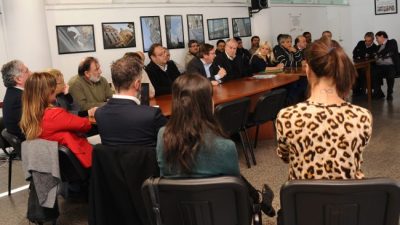 Gobierno, intendencias y trabajadores municipales de Uruguay firman acuerdo laboral sin antecedentes en América Latina