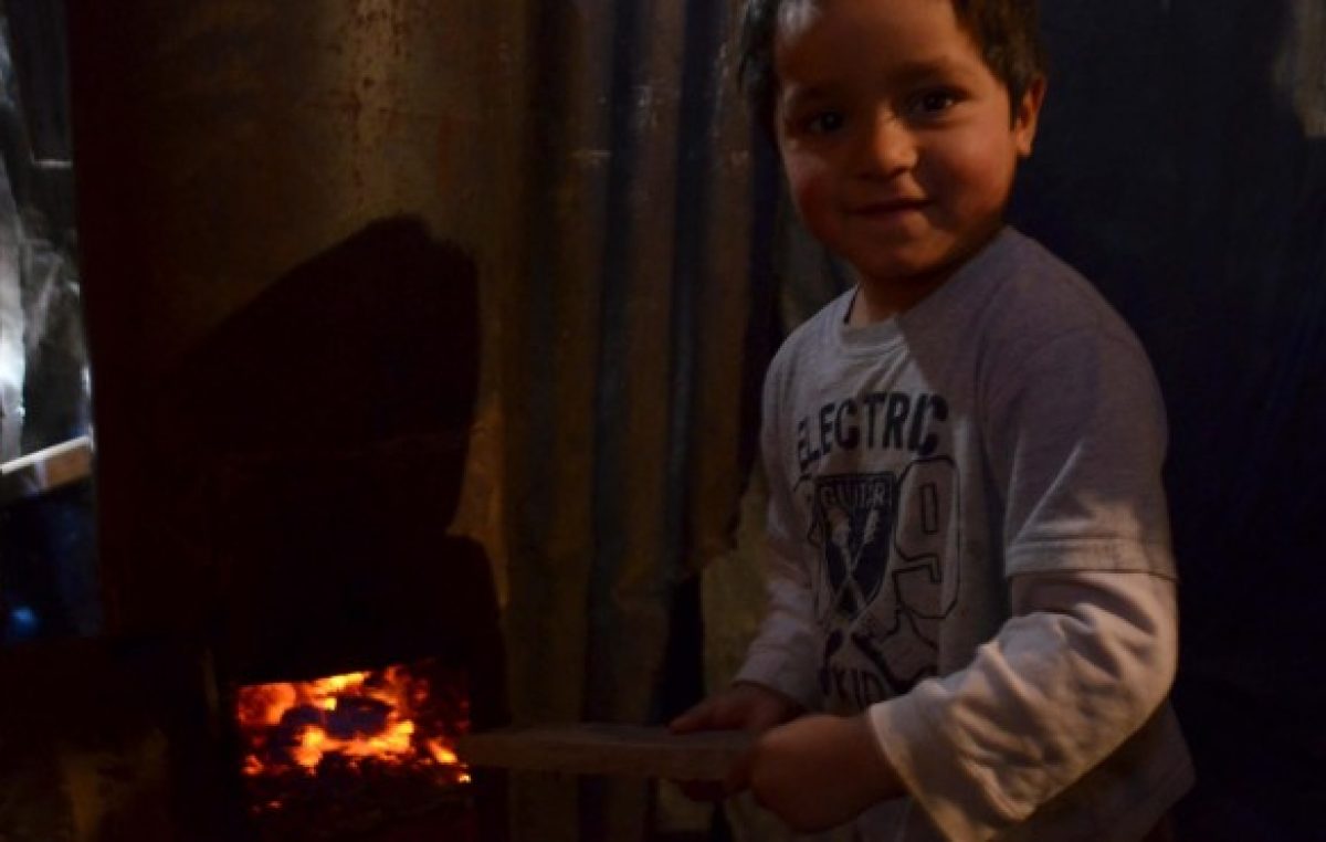 Neuquén: El frío aprieta más cuando no se tiene red de gas y la leña está cara