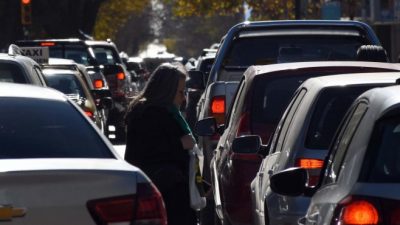 El intendente de Neuquén le da pelea al caos del tránsito por Whatsapp