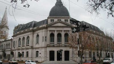 Municipales de Olivarría en alerta, movilización y asamblea permanente