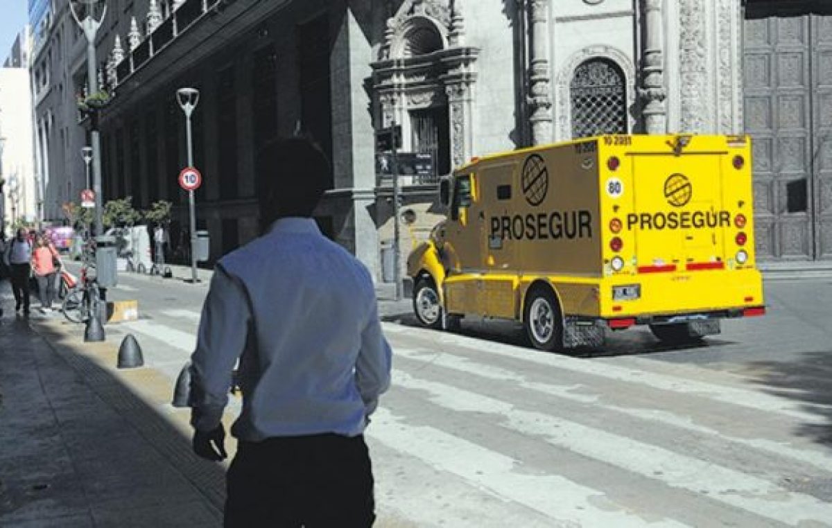 Empezó el remate de los dólares del FMI
