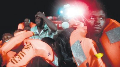 Italia cierra sus fronteras, España no
