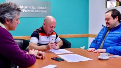 El intendente de Madryn firmó el contrato para la refuncionalización del Economato Municipal