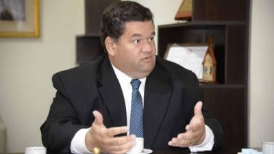En Berisso, control biométrico de ingreso, recorte de horas extras y achique de estructura