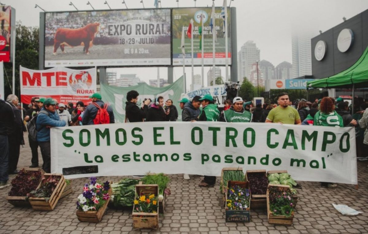 El “otro Campo”: producen el 60% de los alimentos en el país pero el gobierno les elimina beneficios