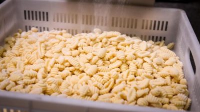La industria en picada: advierten que la gente come menos y que trabajan al 60% de su capacidad