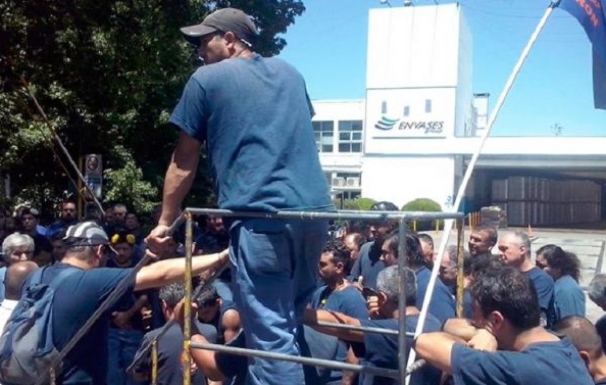 Por las importaciones, una fábrica de envases del conurbano despidió a 68 trabajadores