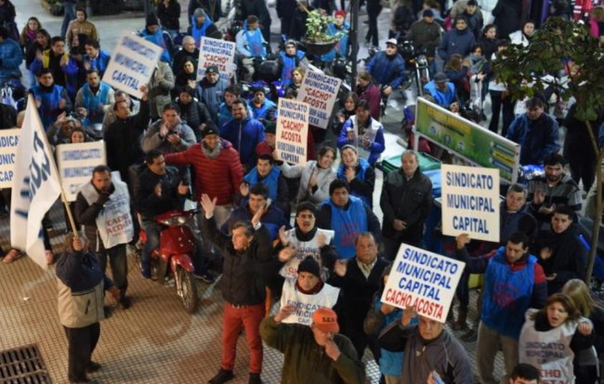 El gremio municipal de Tucumán y la intendencia se enfrentan y cruzan acusaciones políticas