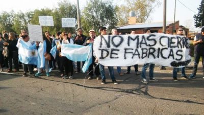 Los despidos siguen desangrando Chascomús, pero el gobierno nacional le suelta la mano al intendente