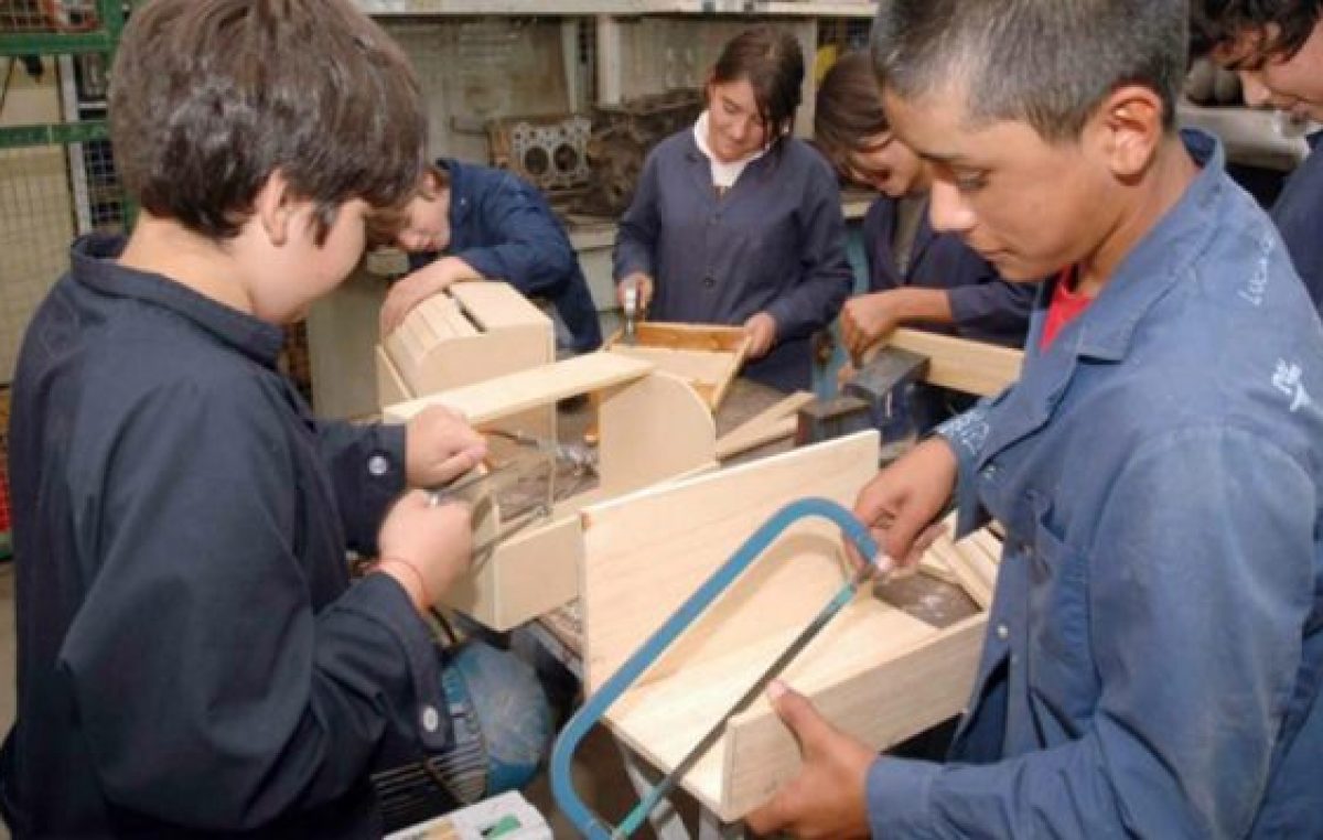 Recorte a las Escuelas Técnicas Platenses: “esto ya pasó en los ´90. Es un proceso de desindustrialización del país”