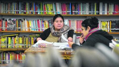 La biblioteca más grande de Roca hace malabares para resistir