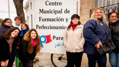 Se gradúan 45 municipales de Paraná que completaron sus estudios secundarios
