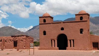 Por la ruta del adobe en Catamarca