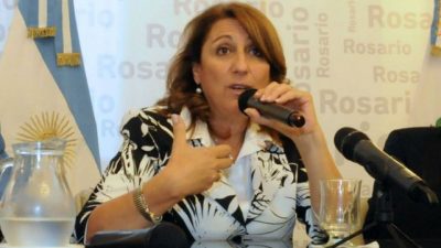La intendenta de Rosario aseguró que con el fin del fondo sojero se castiga al interior