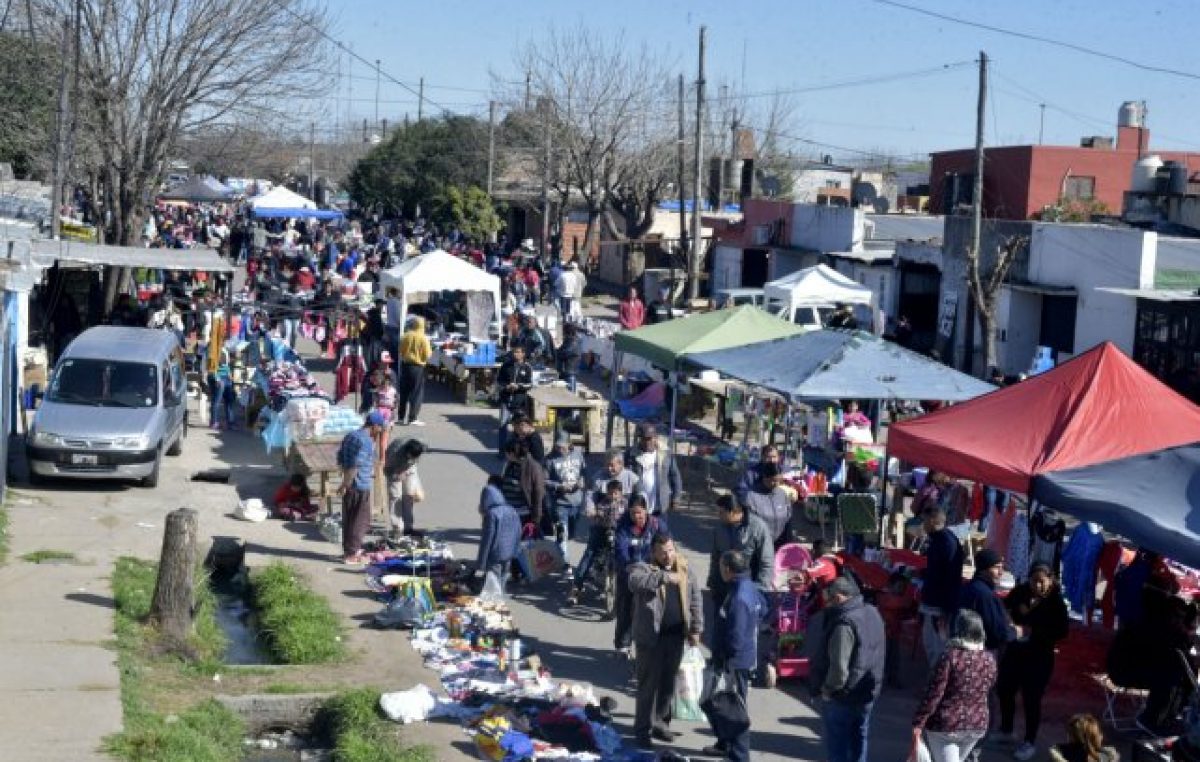 La crisis disparó 50 por ciento la demanda de puestos en ferias populares de Rosario
