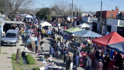 La crisis disparó 50 por ciento la demanda de puestos en ferias populares de Rosario