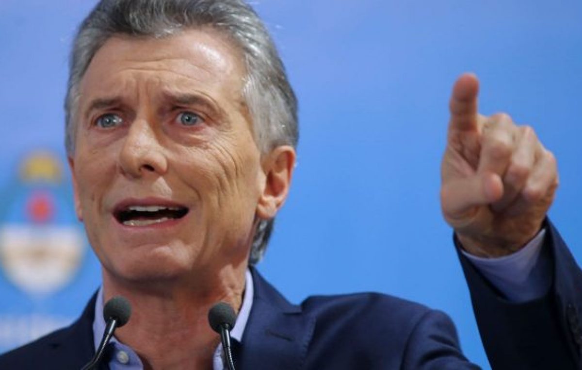 Macri quema su libreto