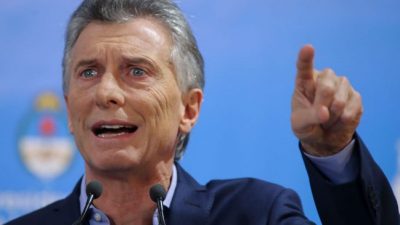 Macri quema su libreto