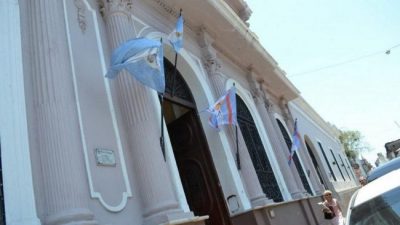 Trabajadores municipales de Corrientes están en alerta por la finalización de sus contratos