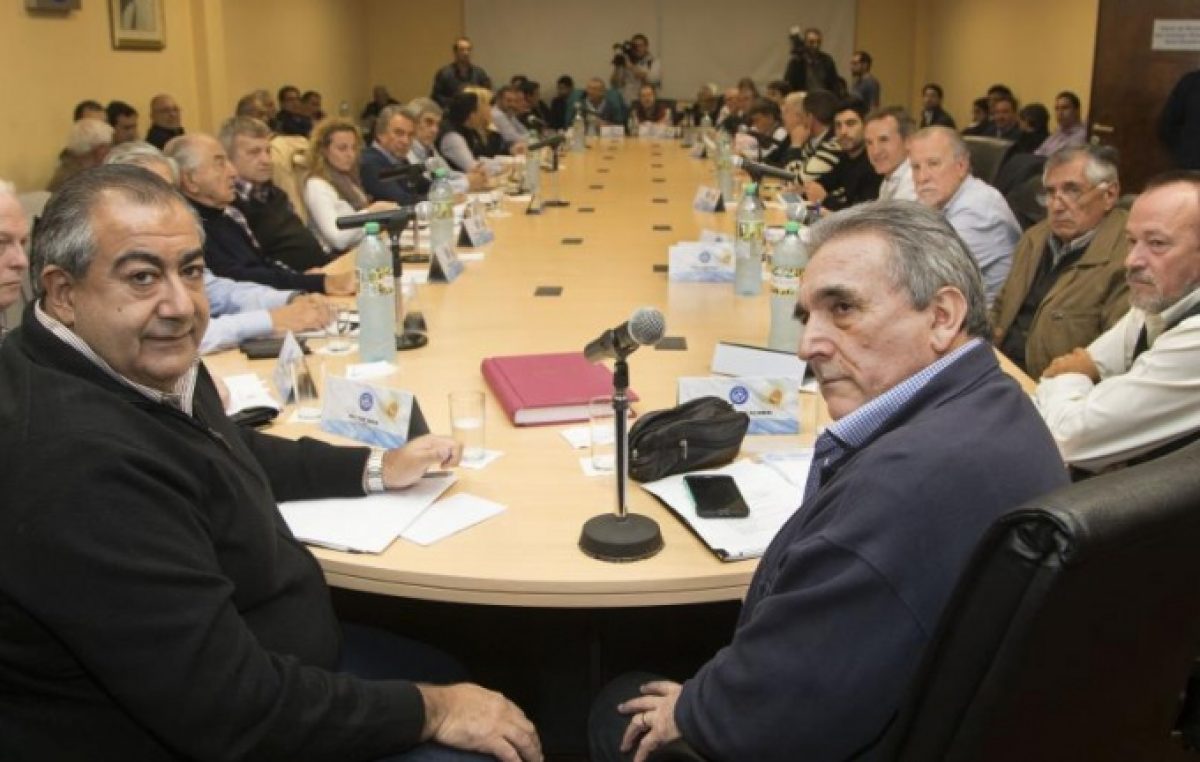 El gobierno pretende actualizar el salario mínimo por debajo del nivel de la inflación y en cuotas