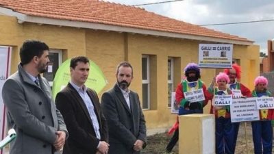 Insatisfechos con la paritaria, municipales de Olavarría se visten de payasos y persiguen al intendente