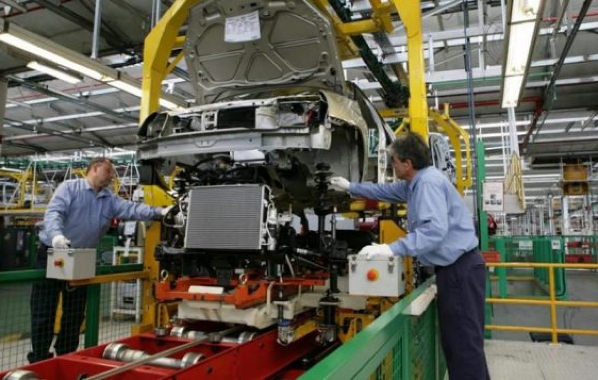 Cae el mercado, paga el empleo