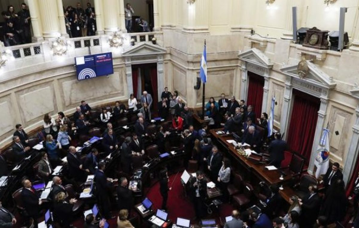 Las jóvenes abortan, pero no votan; los Senadores votan, pero no abortan