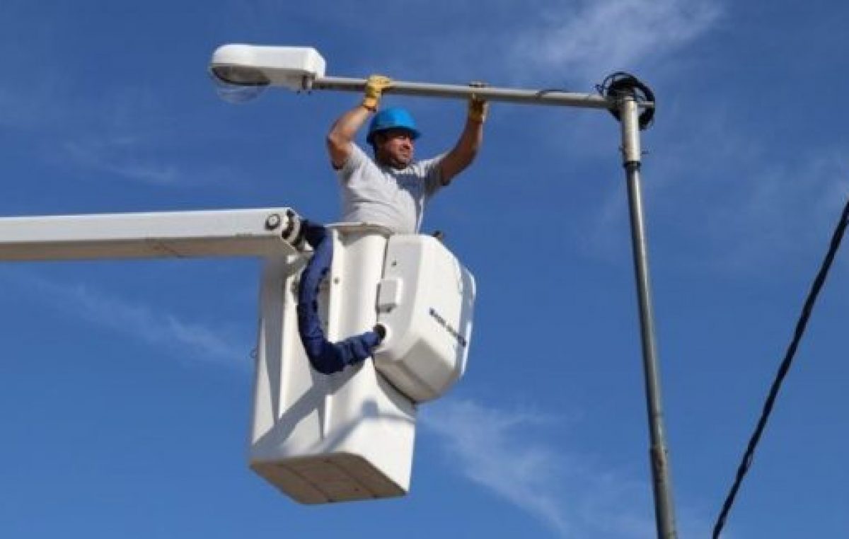 El intendente de Santa Fe propone cambiar a led todas las luces de la ciudad