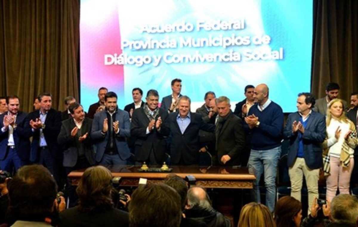 Según la Provincia, firmaron el Pacto Fiscal 350 municipios cordobeses