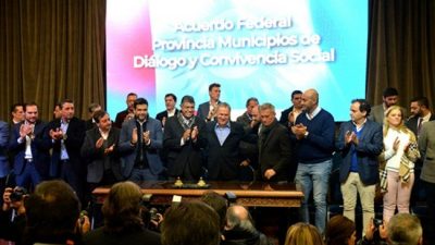 Según la Provincia, firmaron el Pacto Fiscal 350 municipios cordobeses