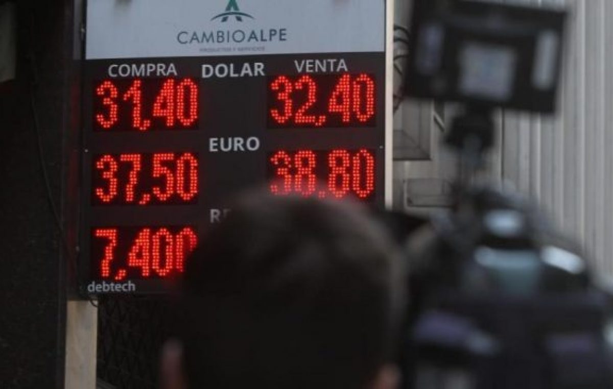 Sube el dolar y bajan las reservas