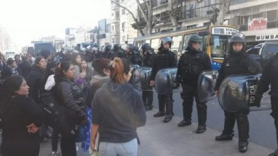 Flores: Más palos para los manteros