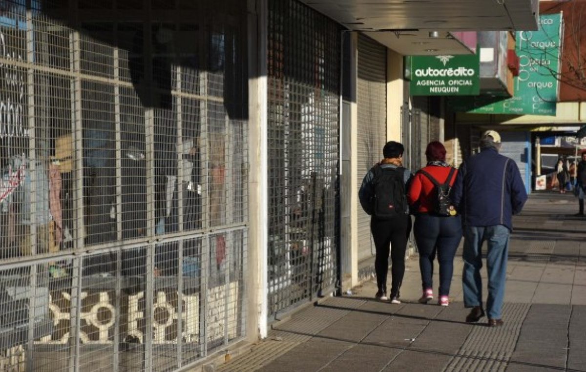 La retracción en el consumo causa despidos en el rubro comercial