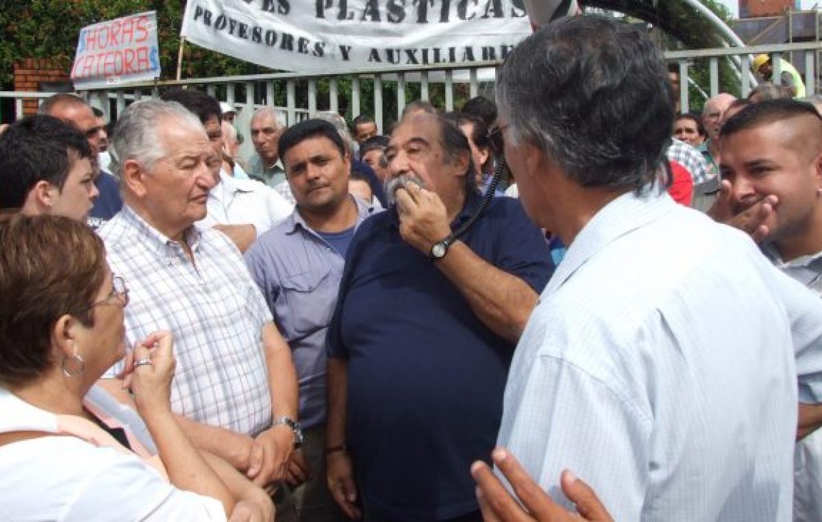 Municipales de Lanús también piden reabrir la paritaria