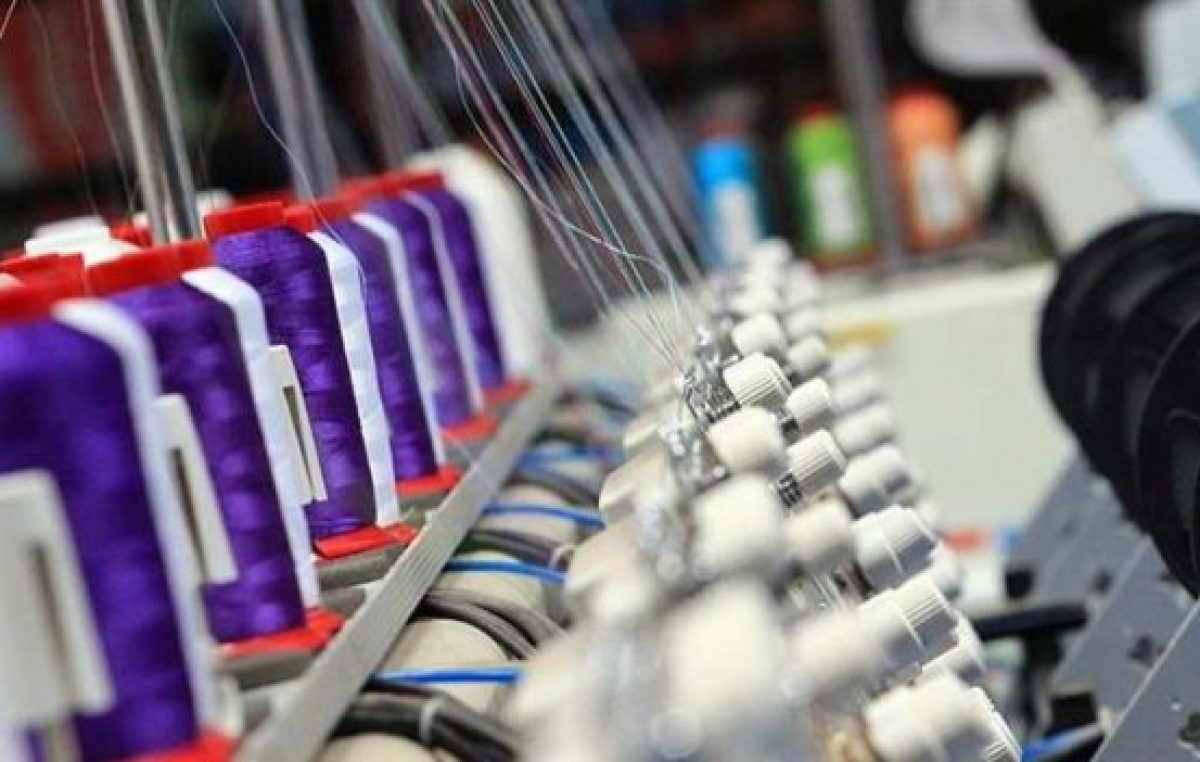 Textiles denuncian que las altas tasas de interés ahogan a la ropa argentina