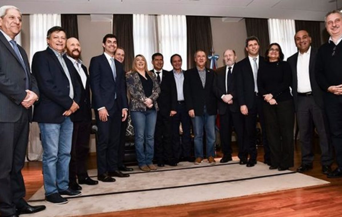Un grupo de gobernadores peronistas se reúne por el Fondo Sojero
