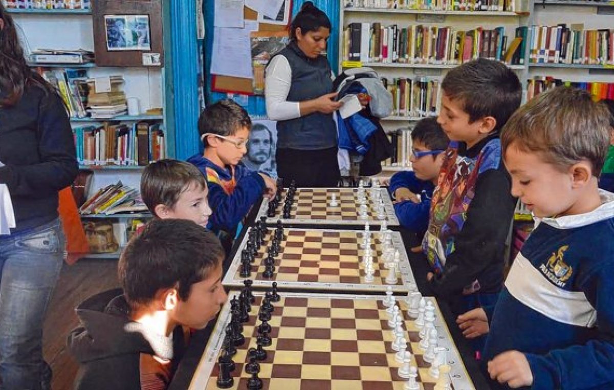 Las bibliotecas populares rosarinas hacen malabares para subsistir pese a la crisis