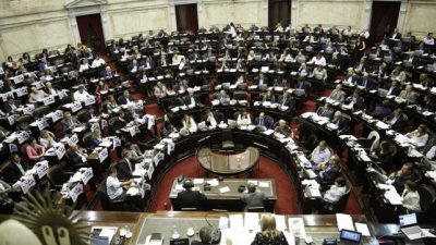 Los diputados suben sus sueldos con cada aumento de la nafta 