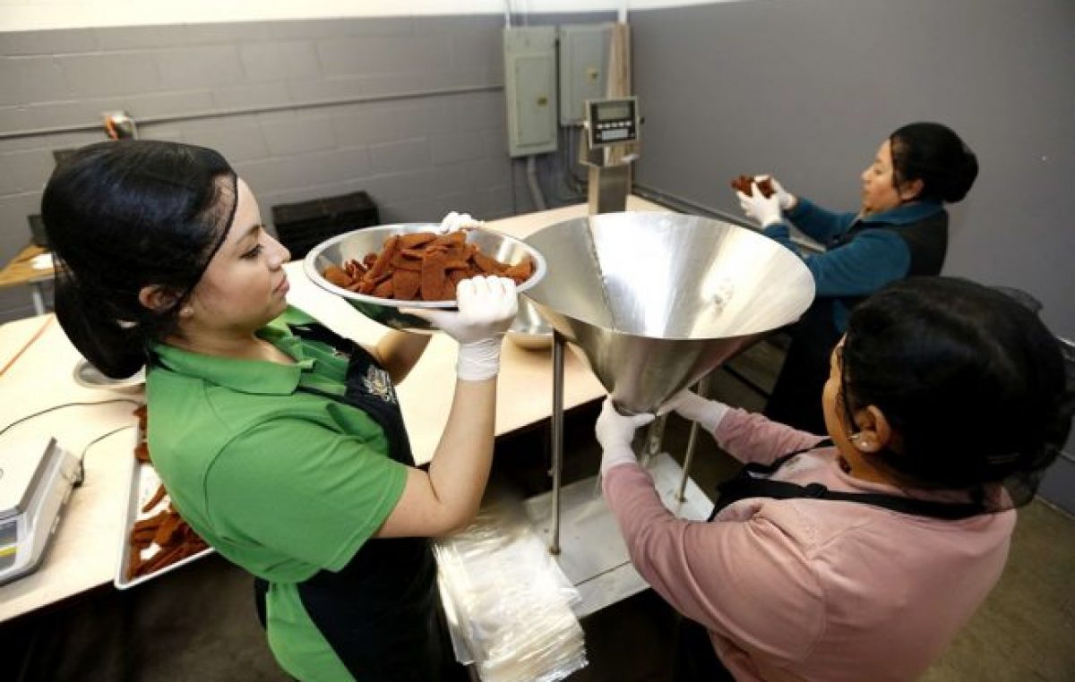 Crearán en Ullum (San Juan) una fábrica comunitaria para reactivar la mano de obra femenina